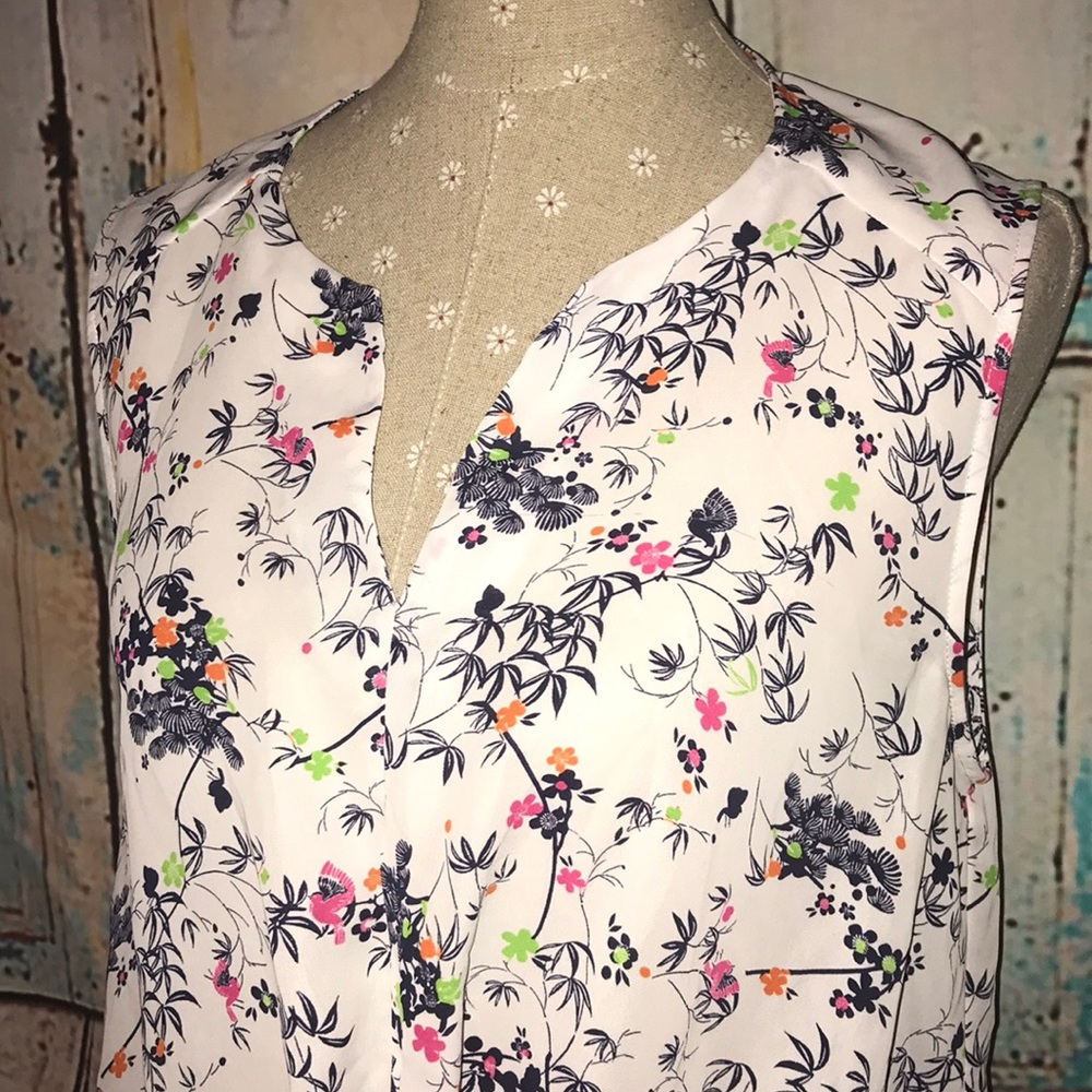 LAUNDRY by Shelli Segal~Twist Front Floral Top~L